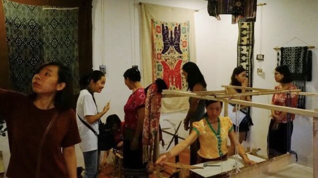 CHUYỆN HOA VĂN KỂ, Vải truyền thống người Thái, NGHỆ AN, 2017