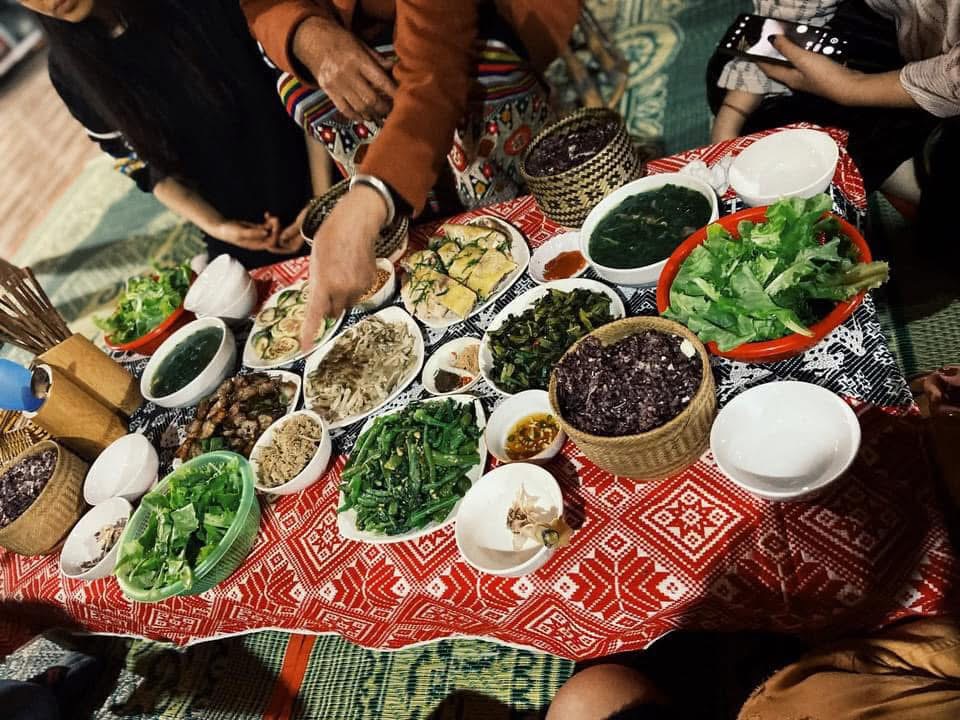 Bản Hoa Tiến, Nghệ An