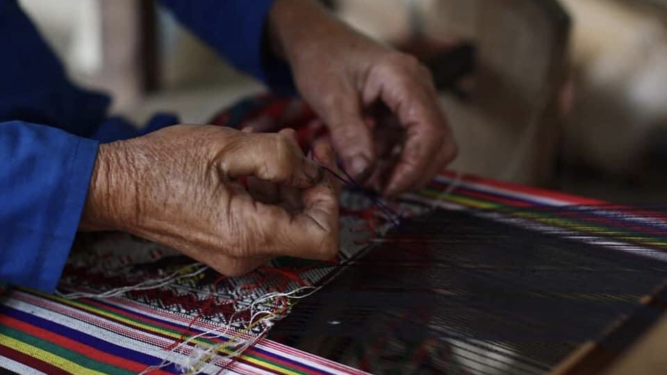 Atelier de cotton, soie, teinture naturelle, tissage, broderie – Village artisanal de Hoa Tien, Province de Nghe An