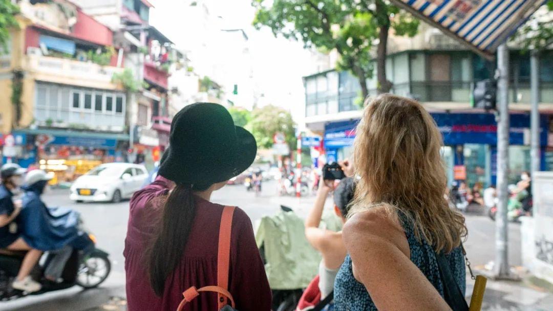 TEXTILE CRAFT STREETS WALKING TOUR  – HANOI’S OLD QUARTER