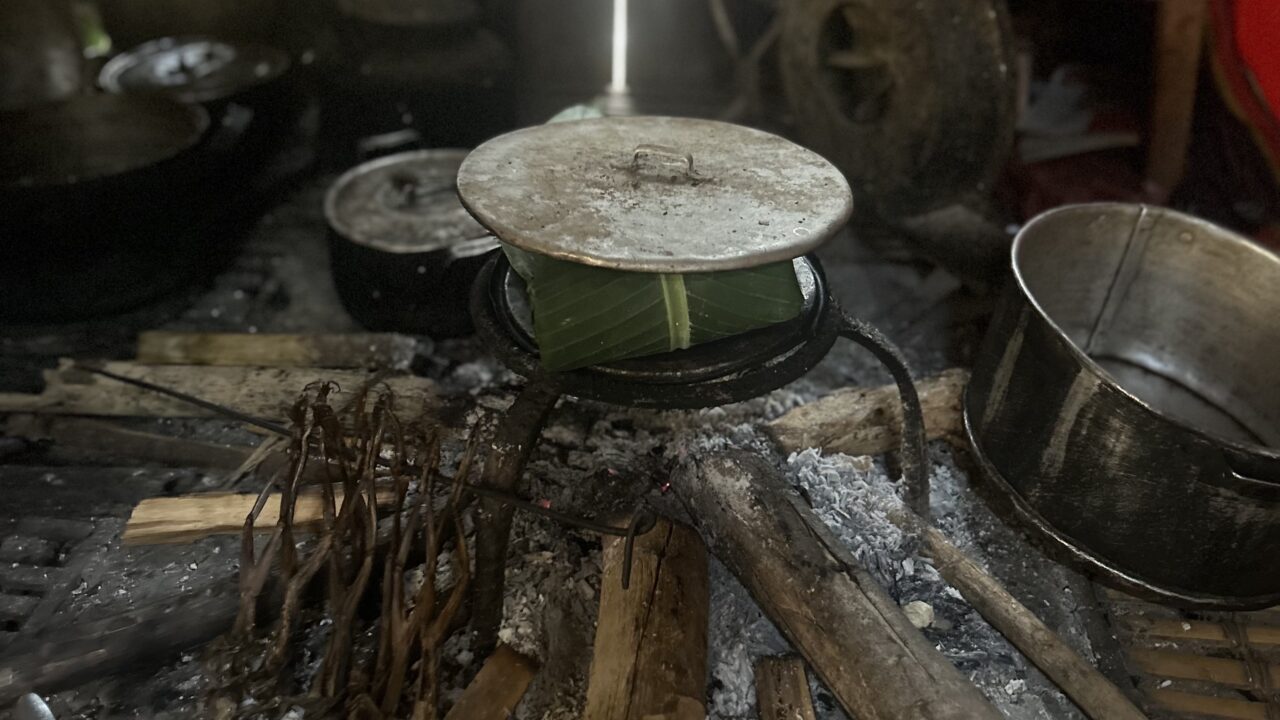 Phía sau một thước phim: hành trình về với sợi bông và chàm của người Cơ Tu, thôn Công Dồn, 2024